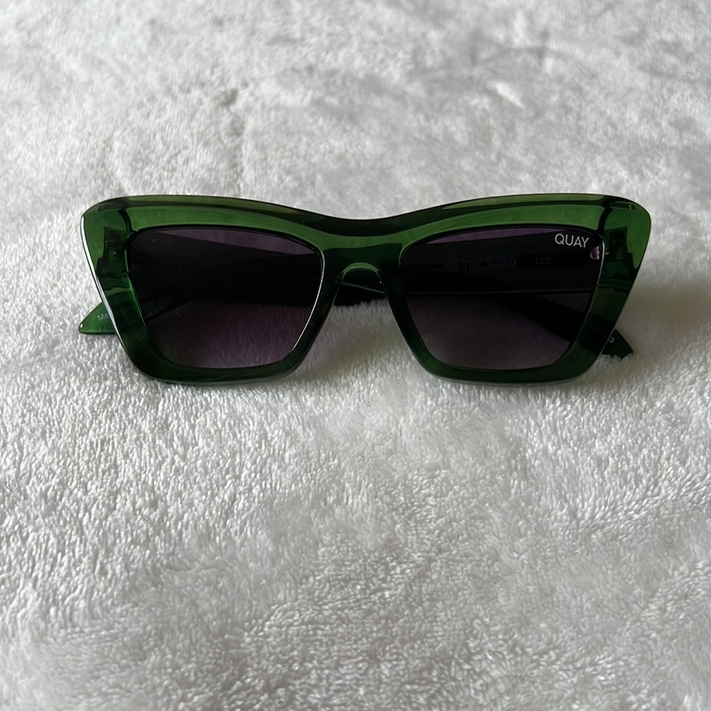 Quay Green Sunnies